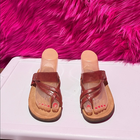 LADIES TAOS SANDALS - Picture 1 of 9